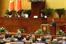 范明正总理在会上发表讲话。