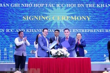 庆和省青年商人协会与印度工商会签署合作谅解备忘录。