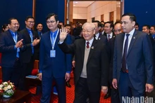 越共中央总书记阮富仲与党、国家其他领导人出席大会。（维玲、玲潘 摄）