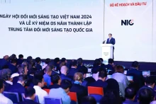 政府总理范明正发表讲话。
