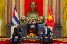 越南国家主席梁强会见古巴全国人民政权代表大会主席埃斯特万·拉索·埃尔南德斯。（水原 摄）