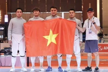 越南击剑运动员为越南体育代表团夺得第32届东运会第十日的第一枚金牌。