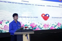 胡志明共青团中央委员会第一书记裴光辉发表讲话。