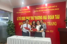 西贡铁路运输股份公司同金信集团（Jinxin-金信越南）旗下的越南铁路设施开发有限公司联合在胡志明市西贡火车站举行了西贡-芽庄路线SNT6/SNT3列车商业运营合作协议签字仪式。