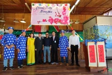 四号二级野战医院指挥员和成员同特派团卫生机关领导合影。