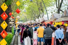 2024年顺化春节活动吸引四面八方游客。