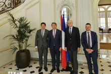 两国司法部代表合影。