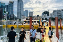 附图。