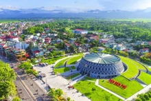 附图：2024年奠边省力争接待游客人数130多万人次，旅游收入达2.2万亿越盾。