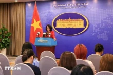 越南外交部发言人范秋姮主持外交部例行记者会。