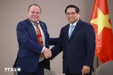 越南政府总理范明正会见捷越友好协会主席。（图片来源：越通社）
