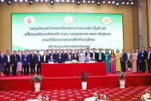 出席研讨会的代表合影。