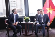 苏林总书记、国家主席会见爱依斯全球电力公司高级副总裁胡安·伊格纳西奥·鲁比奥洛。