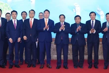 越南政府总理范明正会见韩国SK集团会长崔泰源【组图】