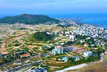 李山全景。