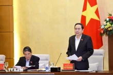 国会主席陈青敏在国会大厦主持召开国会党委常务委员会会议。（图片来源：越通社）