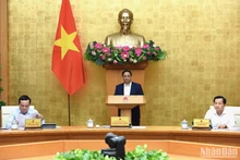 越南政府总理范明正主持召开10月份例行会议。（陈海 摄）