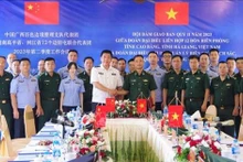 双方代表合影。