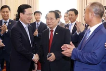 越南国家主席武文赏和各位代表。