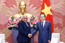 越南国会主席陈青敏会见古巴驻越大使奥兰多·尼古拉斯·吉伦。