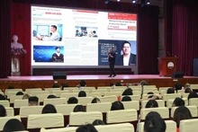 100余名大学生参加知识分享会。