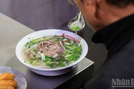 附图：越南牛肉河粉。