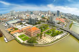 附图：西贡龙屋港。