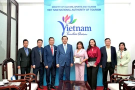 双方代表合影。