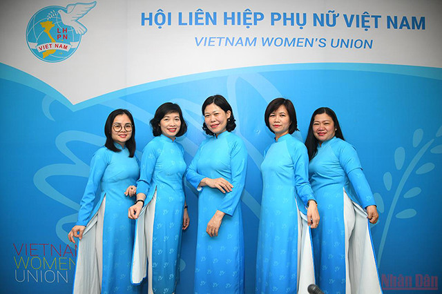 全国妇女响应2022年越南奥黛周(组图) ảnh 2 全国妇女响应2022年越南奥黛周(组图) ảnh 2
