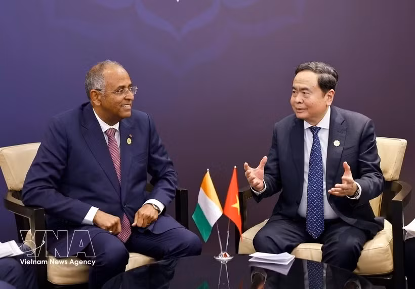 越南国会主席陈青敏会见科特迪瓦国民议会议长阿希。