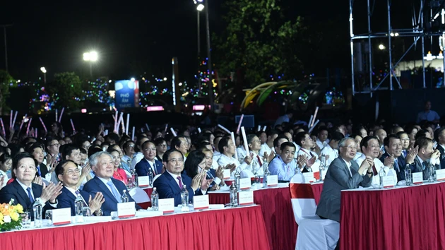 党和国家领导人出席”独立—自由—幸福80年征程”国家成就展闭幕式。