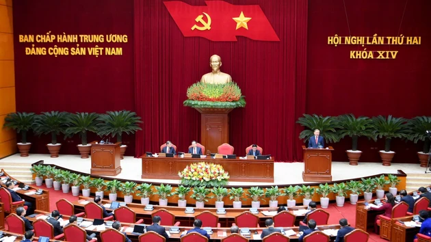 越共第十四届中央委员会第二次全体会议在河内隆重开幕。