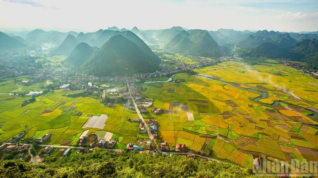 北山的夕阳余晖。