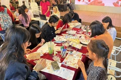 第二届夜间书籍与文化节为公众打造一场多感官探索越南文化之旅。（图片来源：互联网）