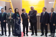 越南司法部部长黄青松会见古巴最高人民法院院长奥斯卡·曼努埃尔·西尔维拉·马丁内斯。