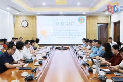 越南财政部工作代表团与广宁省人民委员会举行工作会议。（图片来源：baoquangninh.vn）
