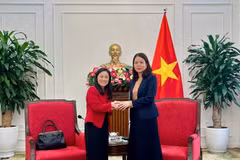 越南外交部副部长阮明姮会见美国新任驻越南特命全权大使詹妮弗·威克斯·麦克纳马拉。（图片来源：外交部）