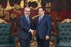 范明正总理会见葡萄牙国务部长兼外交部长保罗·兰热尔。（陈海 摄）