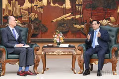 范明正总理会见以马丁·索默先生为团长的国际货币基金组织代表团。