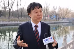 北京外国语大学东南亚研究中心主任米良接受越通社记者的采访。（图片来源：越通社）