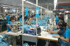 在河内纺织服装总公司开展的出口纺织服装产品生产活动。