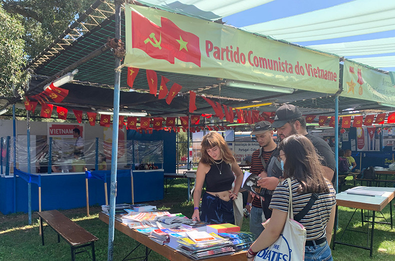 越南人民报社在《前进报》节留下深刻印象(组图) ảnh 1 越南人民报社在《前进报》节留下深刻印象(组图) ảnh 1