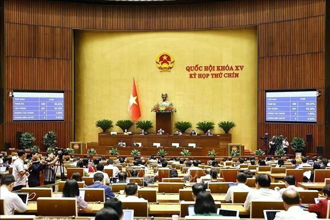 国会表决通过《教师法》。