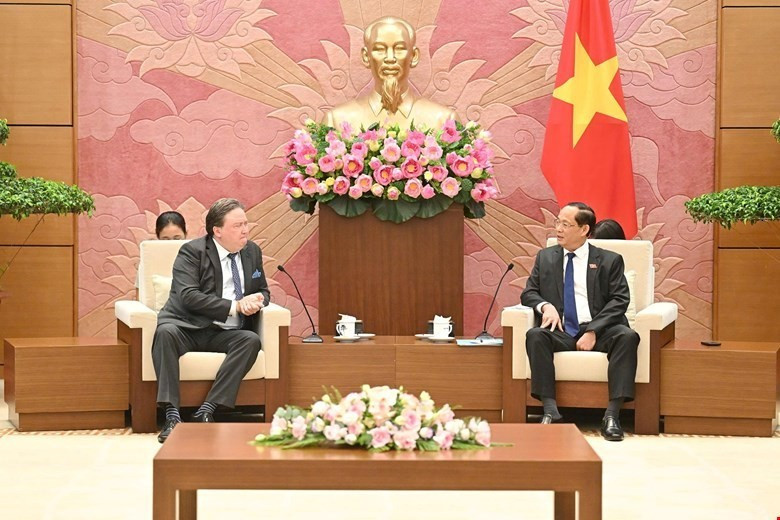 越南国会副主席陈光方会见美国驻越大使。（图片来源：quochoi.vn）