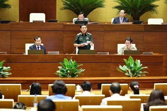 越南国防部长潘文江大将在会议上发言。（图片来源：越通社）