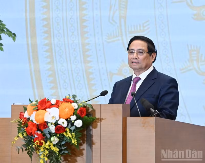 范明正总理出席见面会并发表讲话。