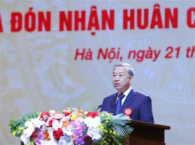 越共中央总书记苏林发表讲话。