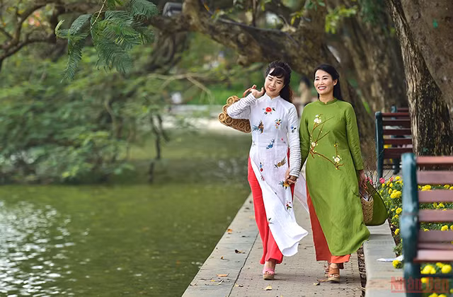 全国妇女响应2022年越南奥黛周（组图） ảnh 3