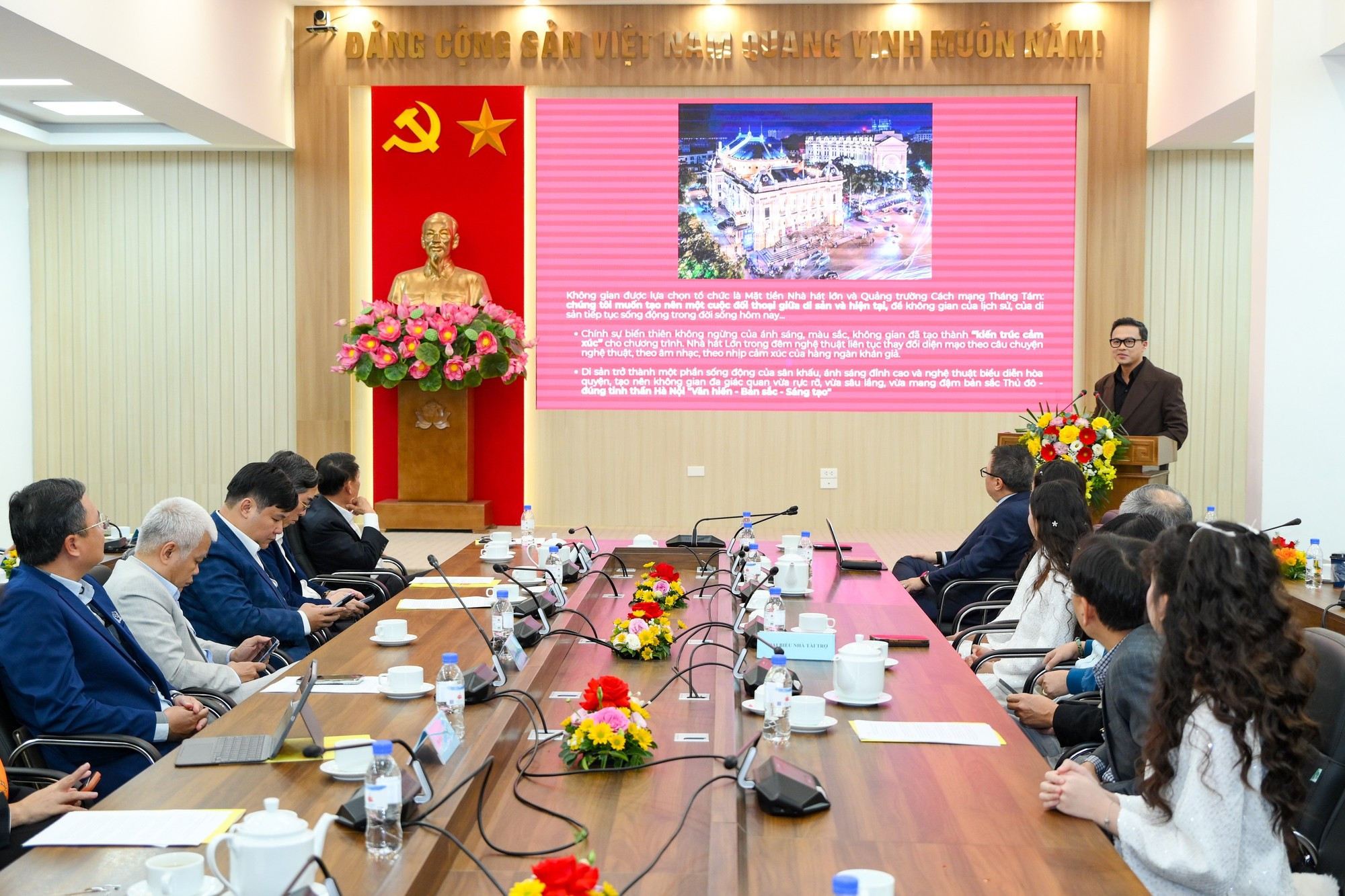 “光之音乐会——喜迎2026年新年”将于2026年1月31日晚8时在河内歌剧院前的八月革命广场举行。