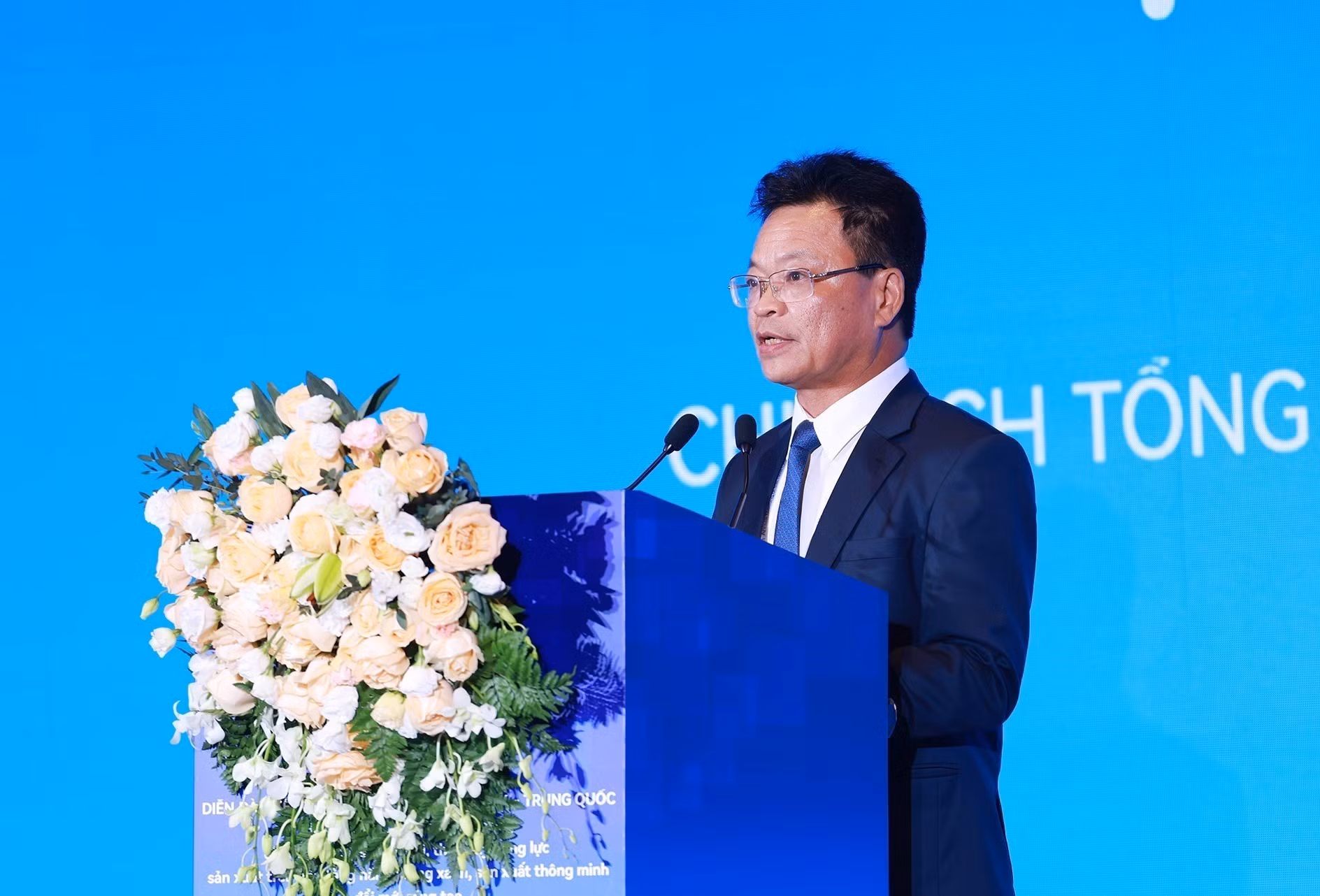 越南铁路总公司总经理邓士孟在论坛上发表讲话。